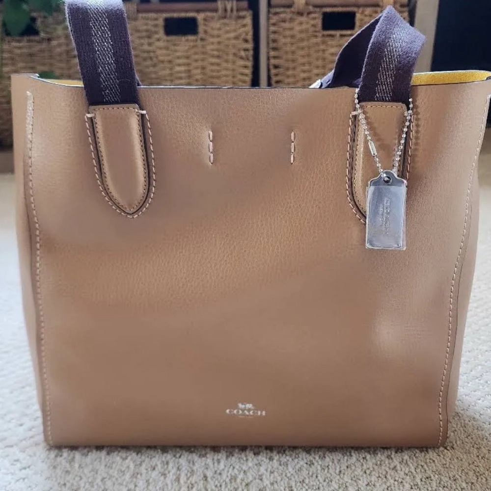 New coach Derby Tote